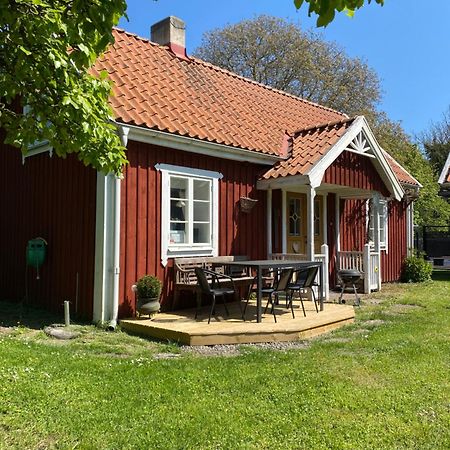 Bo I Egen Stuga Pa Haerlig Oelandsgard Köpingsvik Exteriér fotografie