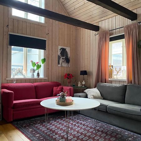 Bo I Egen Stuga Pa Haerlig Oelandsgard Köpingsvik Exteriér fotografie