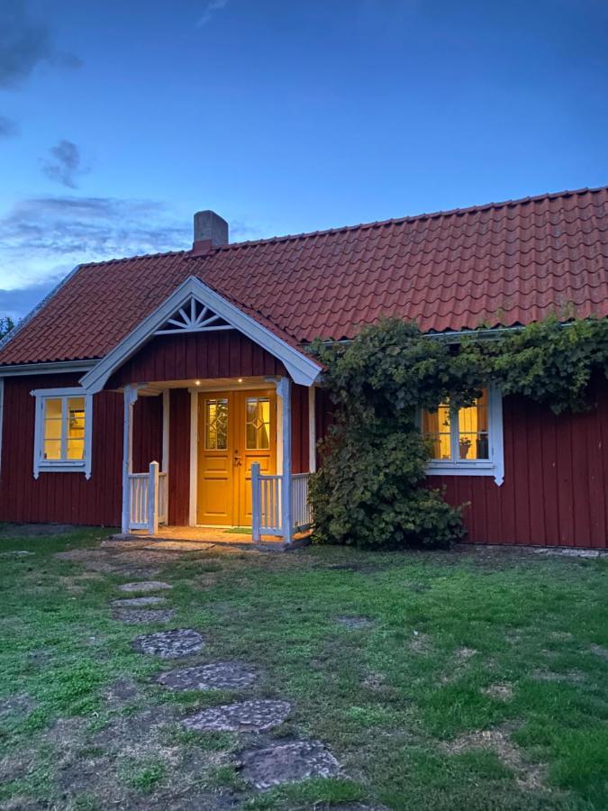 Bo I Egen Stuga Pa Haerlig Oelandsgard Köpingsvik Exteriér fotografie