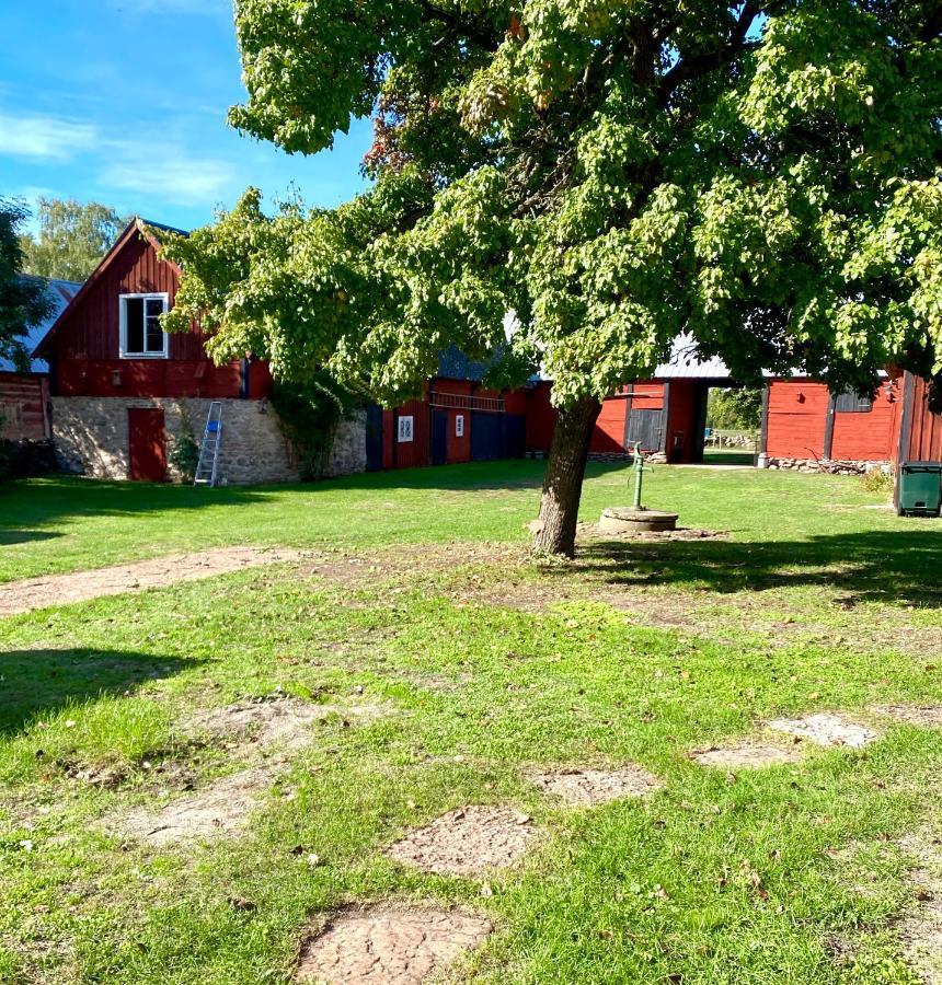Bo I Egen Stuga Pa Haerlig Oelandsgard Köpingsvik Exteriér fotografie