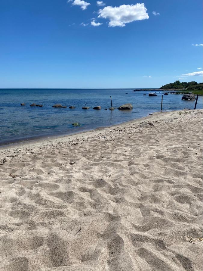 Bo I Egen Stuga Pa Haerlig Oelandsgard Köpingsvik Exteriér fotografie