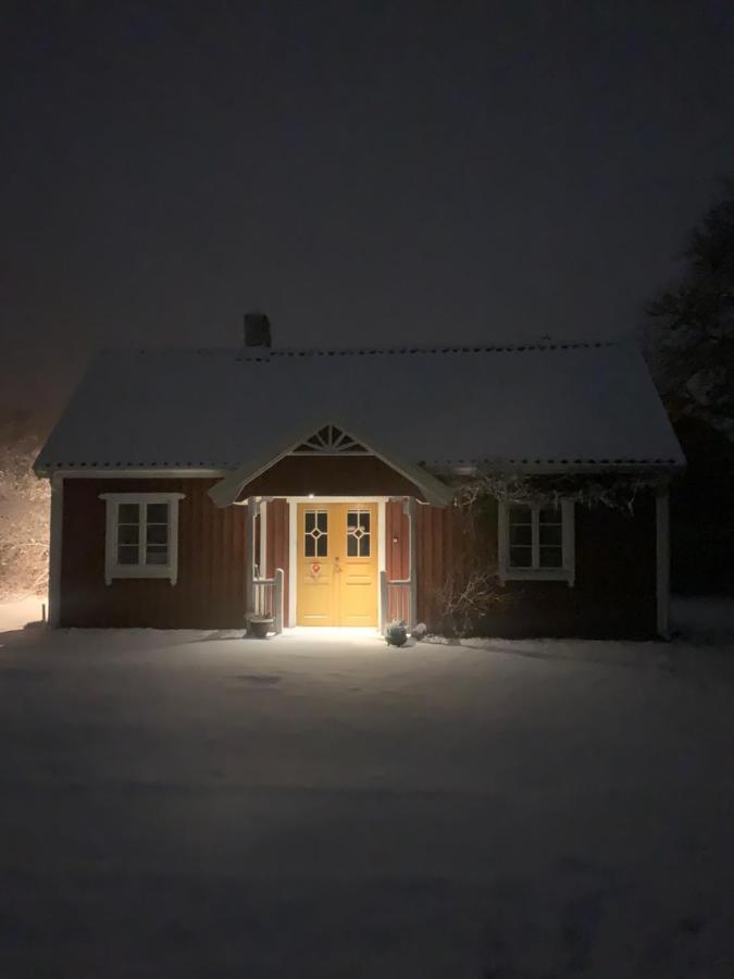 Bo I Egen Stuga Pa Haerlig Oelandsgard Köpingsvik Exteriér fotografie