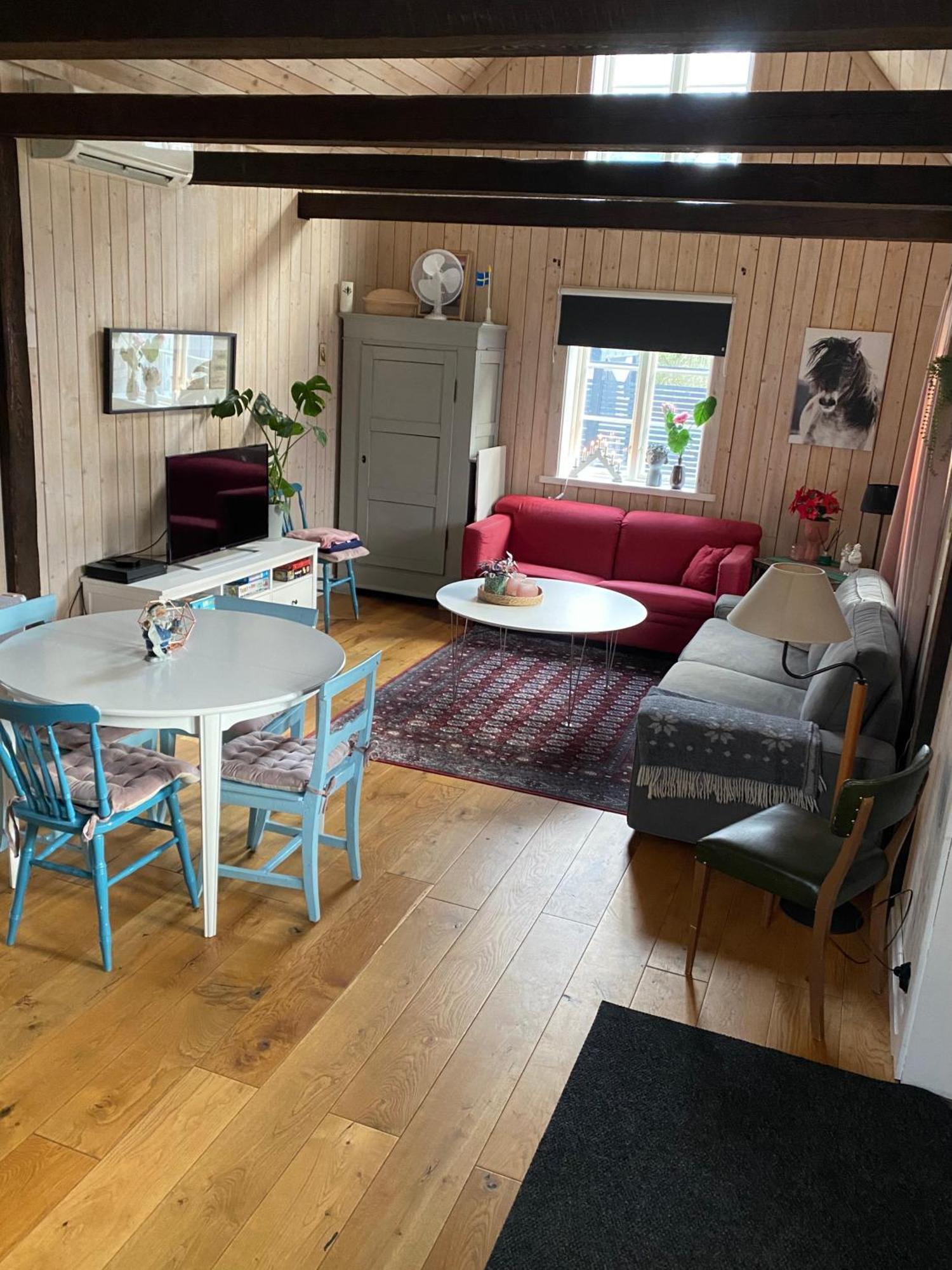 Bo I Egen Stuga Pa Haerlig Oelandsgard Köpingsvik Exteriér fotografie